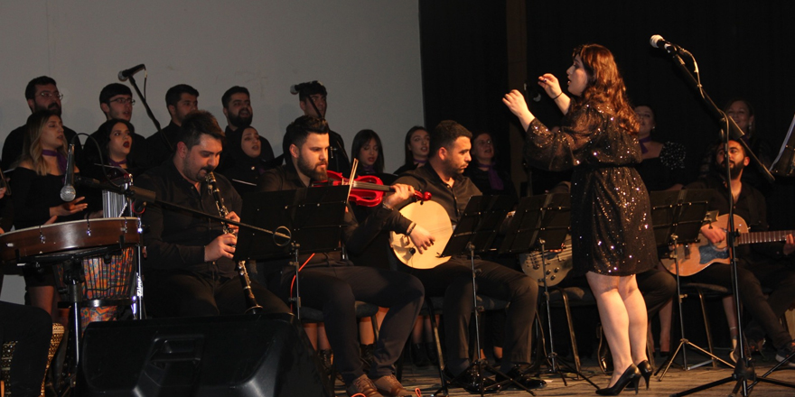 Kars’ta Türk Müziği korosu konser verdi