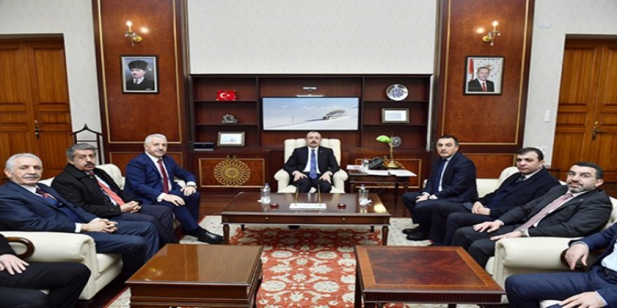 Ticaret Bakanı Dr. Mehmet Muş, Kars Valisi Türker Öksüz’ü ziyaret etti