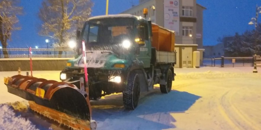 Kars’ta, karla mücadele çalışmaları devam ediyor