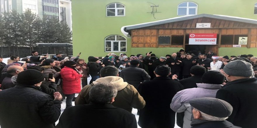 Kars’ta Umreciler dualarla uğurlanmaya devam ediyor