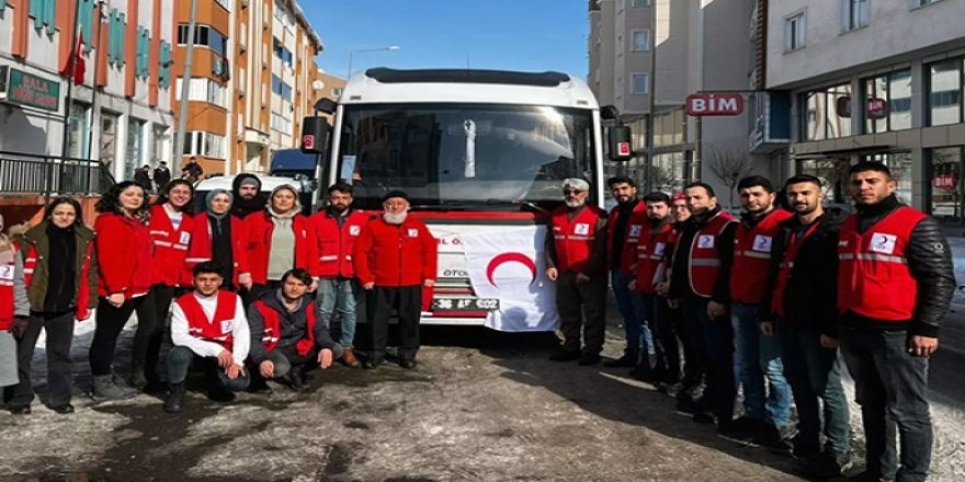 Kars’tan, deprem bölgelerine Kızılay gönüllüleri gönderildi