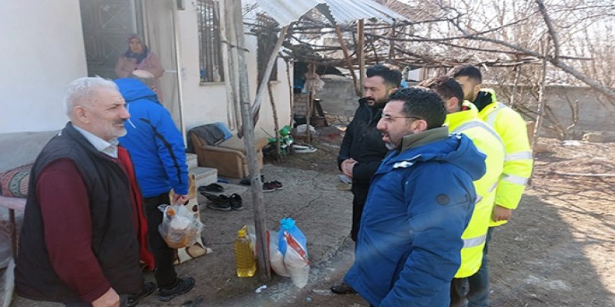 AK Parti Kars İl Başkanı Adem Çalkın ve ekibi deprem bölgelerinde