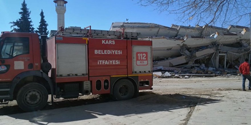 Kars Belediyesi deprem bölgelerinde hizmetlerine devam ediyor