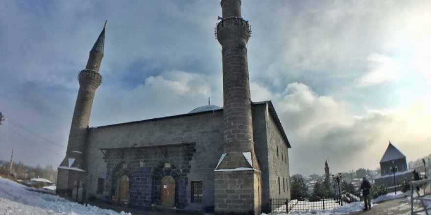 Kars Ulu Camii'nde Kur'an-ı Kerim ve Mevlit okutulup dualar edildi