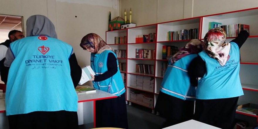 TDV gençlikten Halefoğlu Ortaokulu kütüphanesine kitap bağışı