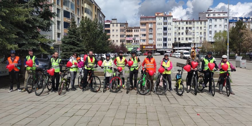 Kars'ta “Kalp Sağlığı Haftası”nda bisiklet turu düzenlendi