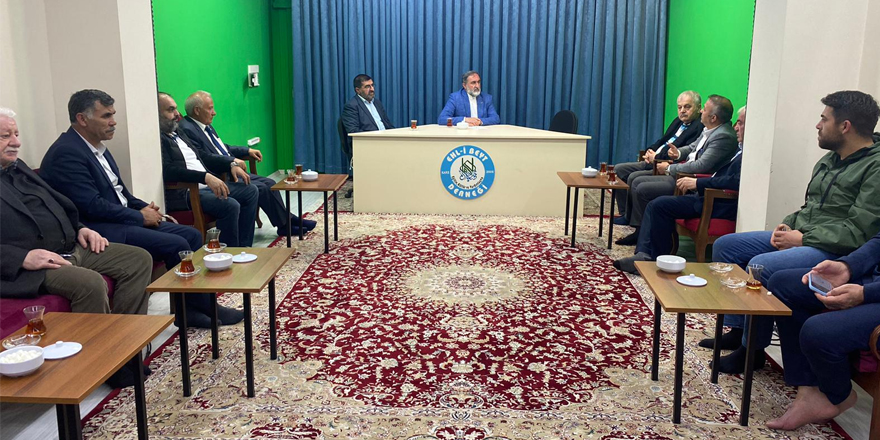 İYİ Parti Kars Milletvekili adayı Prof. Dr. Yüce'den Kars Ehlibeyt Derneği’ne ziyaret
