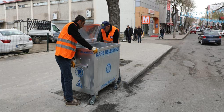 Kars’ta çöp konteynerleri yenileniyor