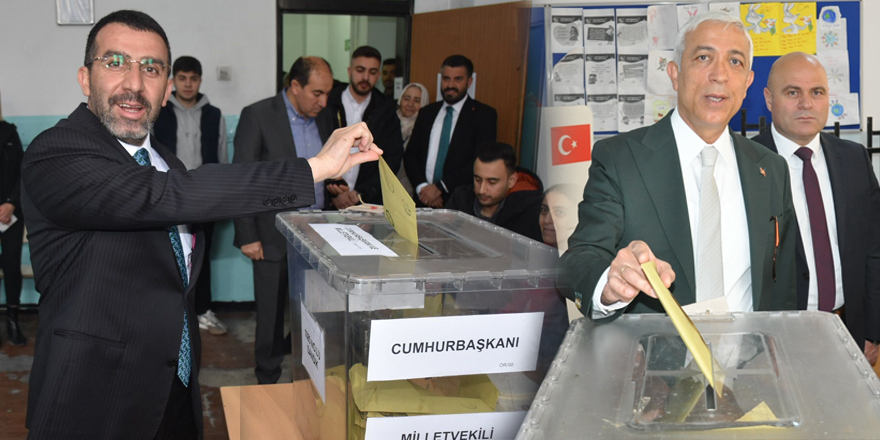 AK Parti adayları oylarını kullandı