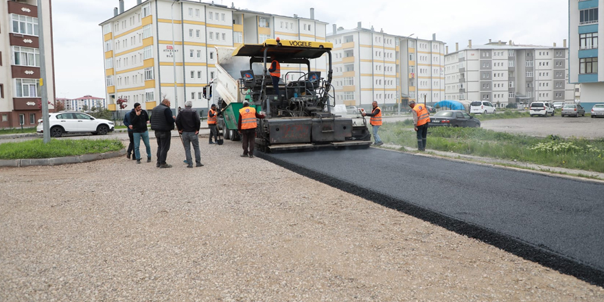 Kars’ta BSK asfalt yol yapım çalışması sürüyor