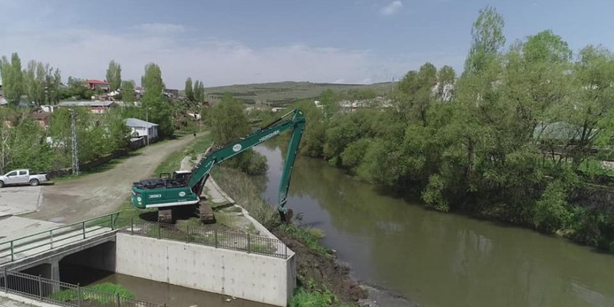 Kars Çayı Rüsubat Temizliği Başladı