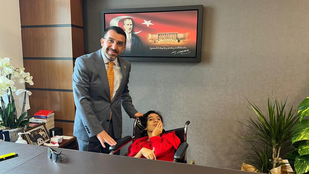 AK PARTİ SEVGİSİ ENGEL TANIMADI