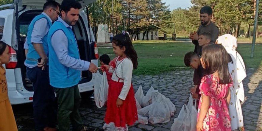 İYİLİKLERİNİZLE GÖNÜLLERE BAYRAM OLUYORUZ...