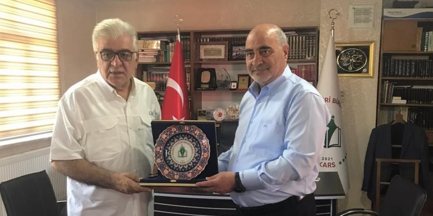 Ak Parti İstanbul Milletvekili Şamil Ayrım, Kars Ehlibeyt Alimleri Birliği Derneği’ni ziyaret etti