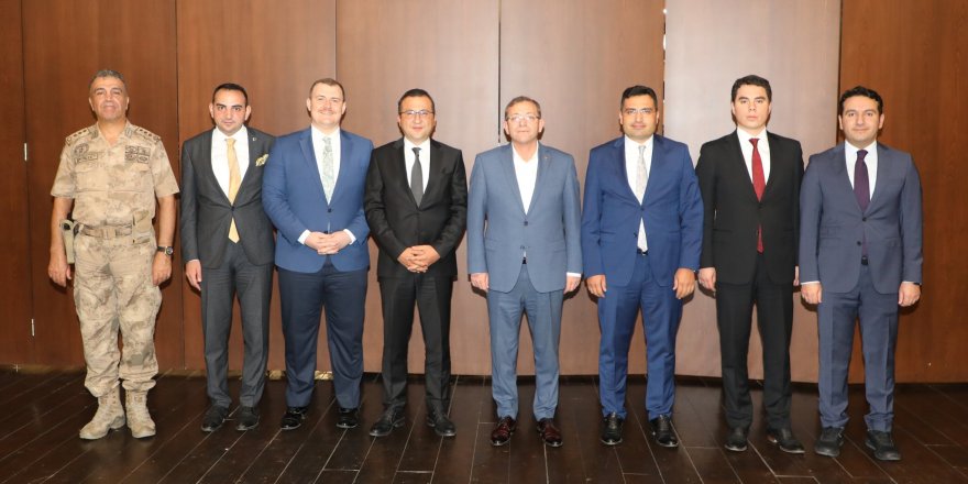 Tayini Çıkan Mülki İdare Amirleri ile Kars İl Jandarma Komutanı Albay Ayçiçek onuruna veda programı düzenlendi