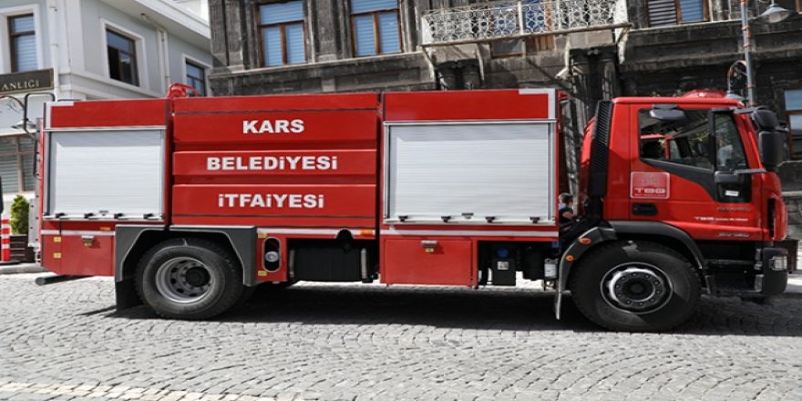 Kars Belediyesi tam donanımlı yangın söndürme aracını envantere kazandırdı