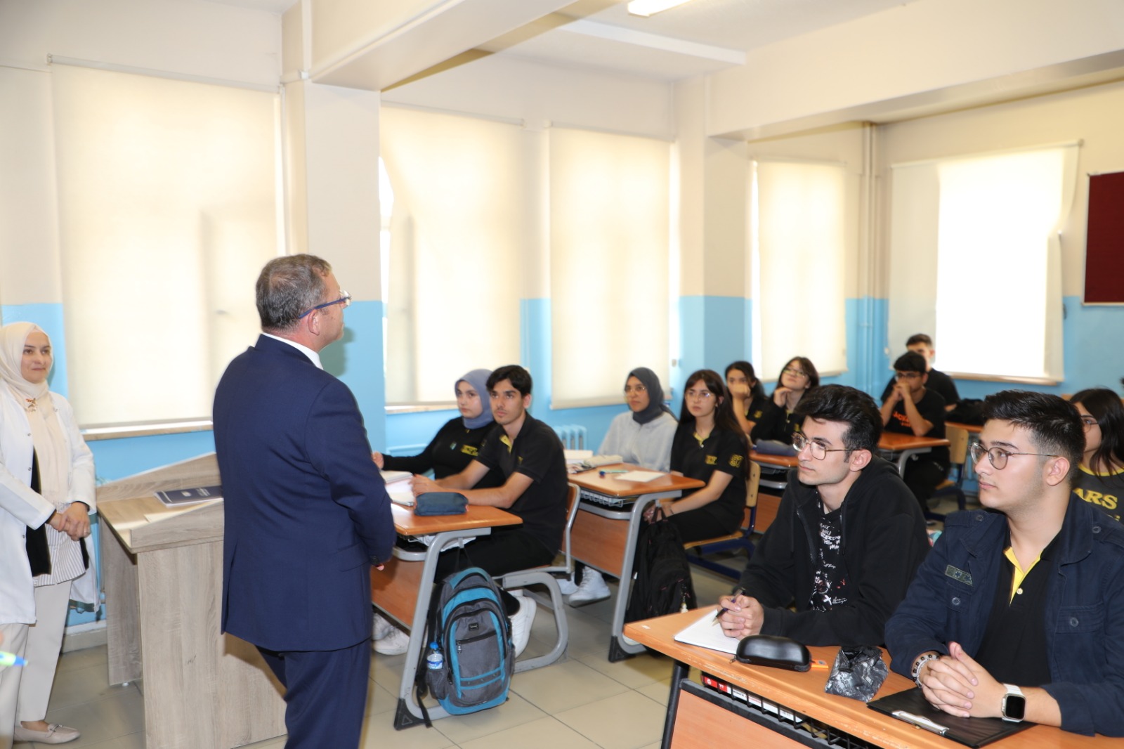 Vali Polat, Kars Fen Lisesi’ni ziyaret etti