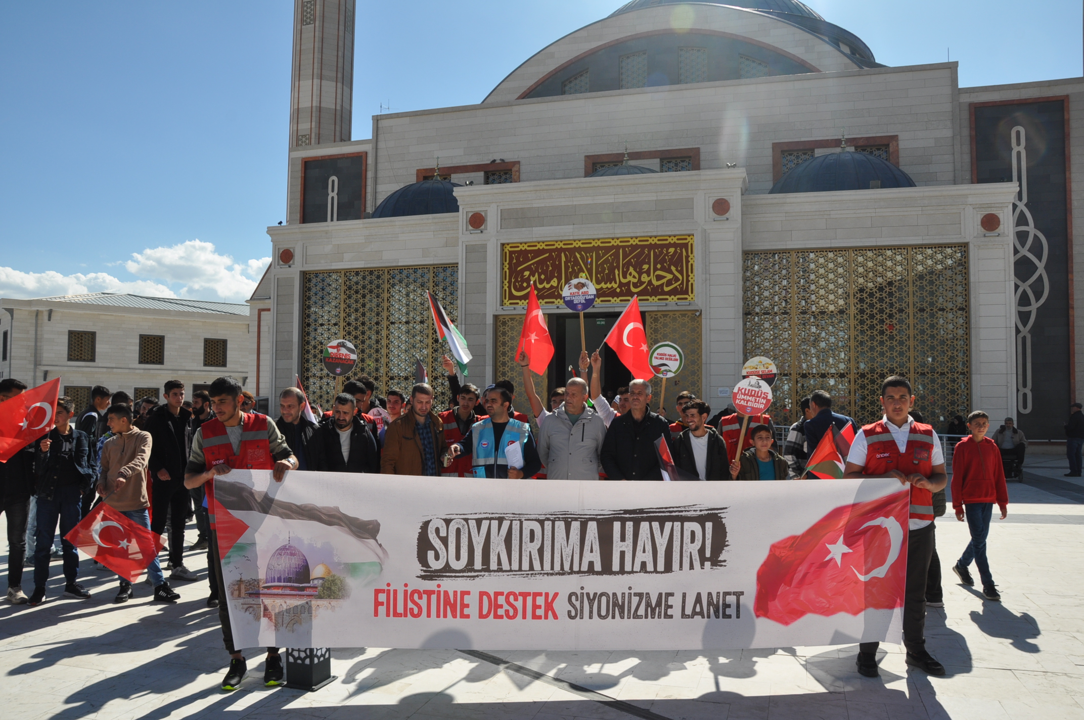 ‘Zulmün olduğu yerde tarafsızlık namussuzluktur’