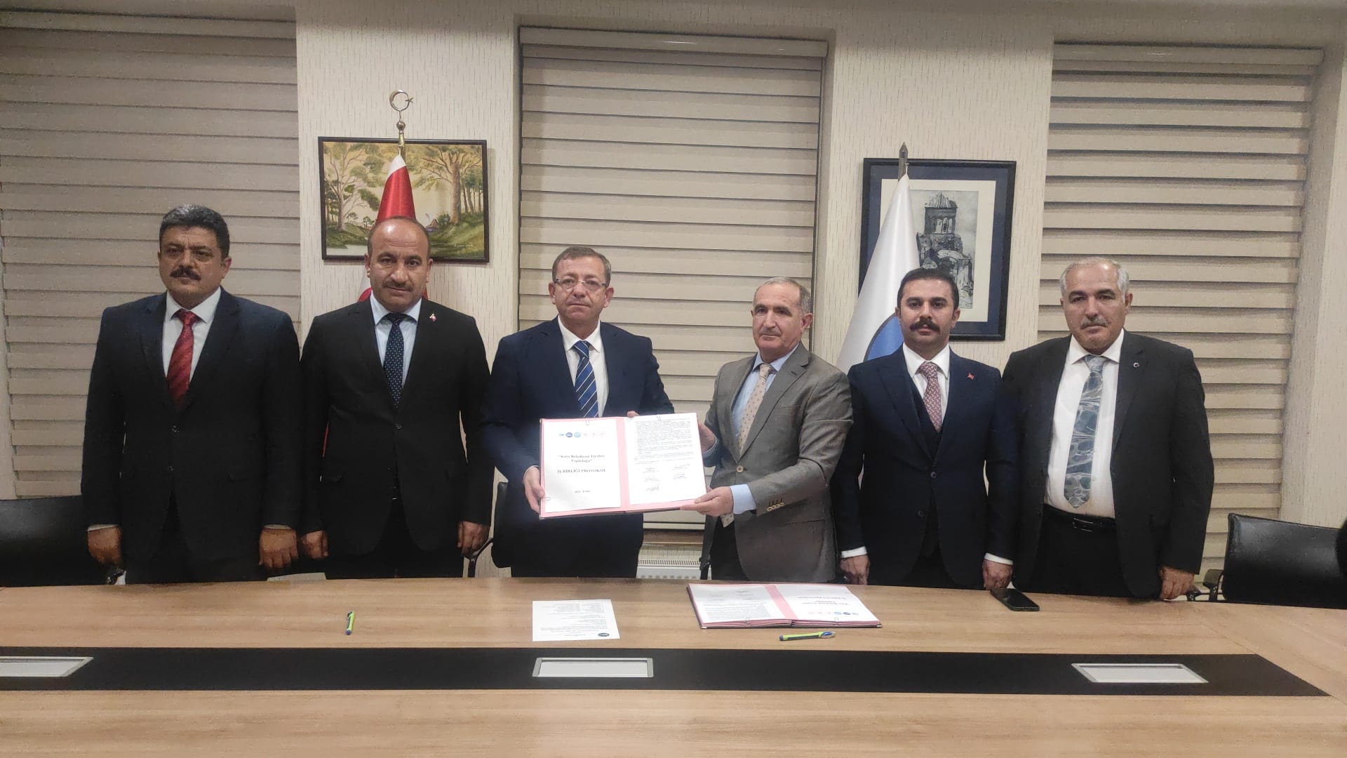 Kars’ın tiyatrosu için ilk imza atıldı