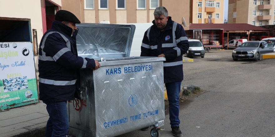 Kars Belediyesi Çöp Konteynerlerini Yenilemeye Devam Ediyor…