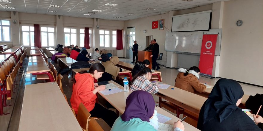 Kars’ta Gençlere Yönelik Umre Ödüllü Bilgi Yarışması Düzenlendi