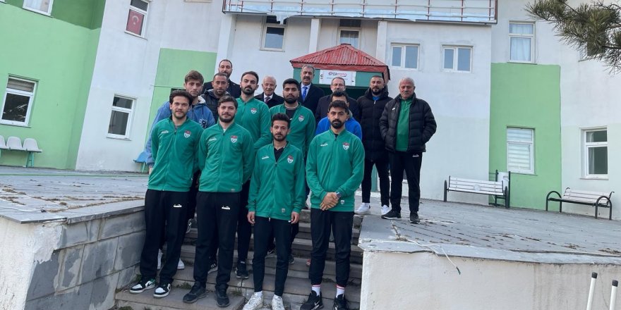 İYİ Parti Kars Belediye Başkan Adayı Metin Özad, Kars 36 Spor’u ziyaret etti