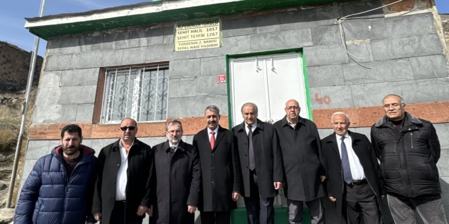 İYİ Parti Kars Belediye Başkan Adayı Metin Özad, Alperenler Türbesi'ni Ziyaret Etti