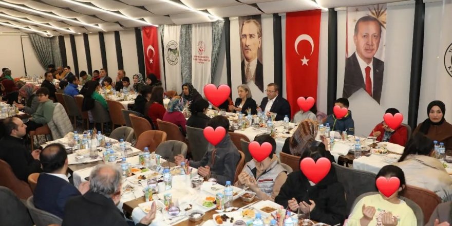 Vali Polat ve Eşi yetim çocuklarla iftarda buluştu