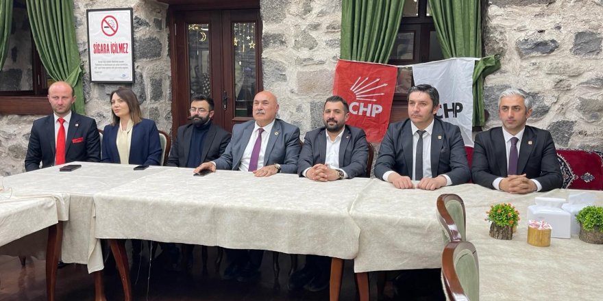 CHP Adayı Gültekin Muhtarlar ve Basın Mensupları ile İftarda Buluştu