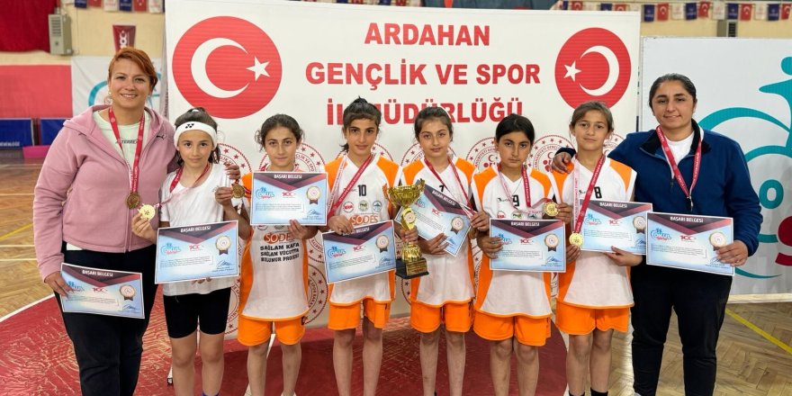 Badminton’da Mihralibey Ortaokulu Şampiyon Oldu