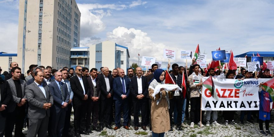 Kars Üniversitesi Öğrencileri ve Akademisyenleri Gazze'ye Destek Yürüyüşü Gerçekleştirdi