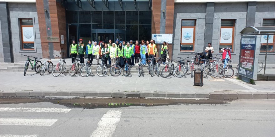 Kars'ta pedallar sağlıklı yaşam için çevrildi