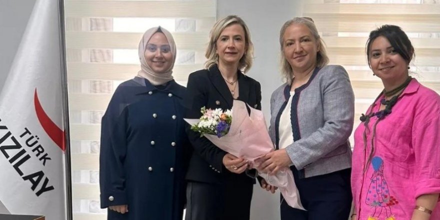 Vali ve Vali Yardımcısının Eşlerinden Kızılay İl Başkanı'na Ziyaret