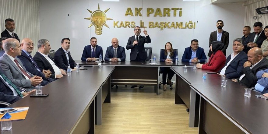 AK Parti Kars İl Başkanlığı’nda Bayramlaşma Programı Düzenlendi