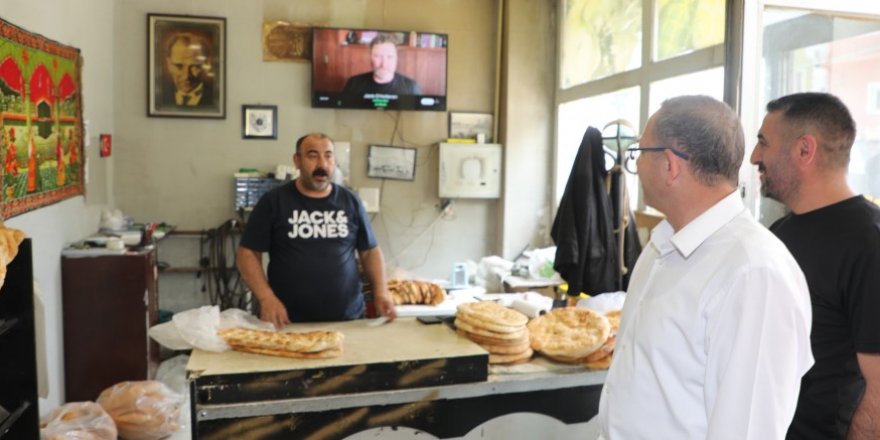 Vali Ziya Polat, Cuma Namazının Ardından Esnaf Ziyaretinde Bulundu