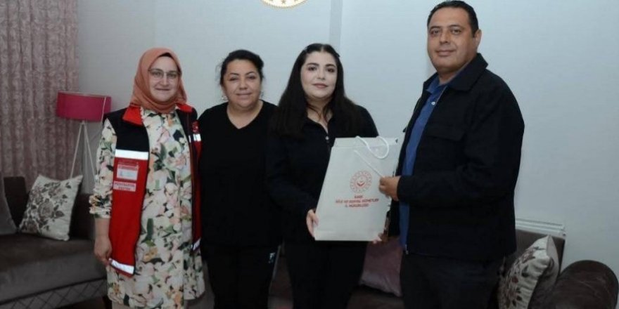 Kars Sosyal Hizmetler Müdüründen Babalar Günü'nde Anlamlı Ziyaret