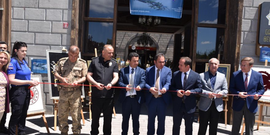 "Demir Parmaklıklar Ardında Sanatın İyileştirici Gücü" sloganıyla Bedesten'de sergi açıldı