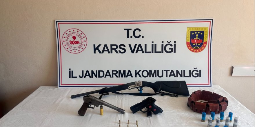 Kars’ta ruhsatsız silah operasyonu: 4 gözaltı