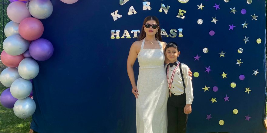 Duygulandıran ziyaret; ilk karnesini eski öğretmeniyle paylaştı!