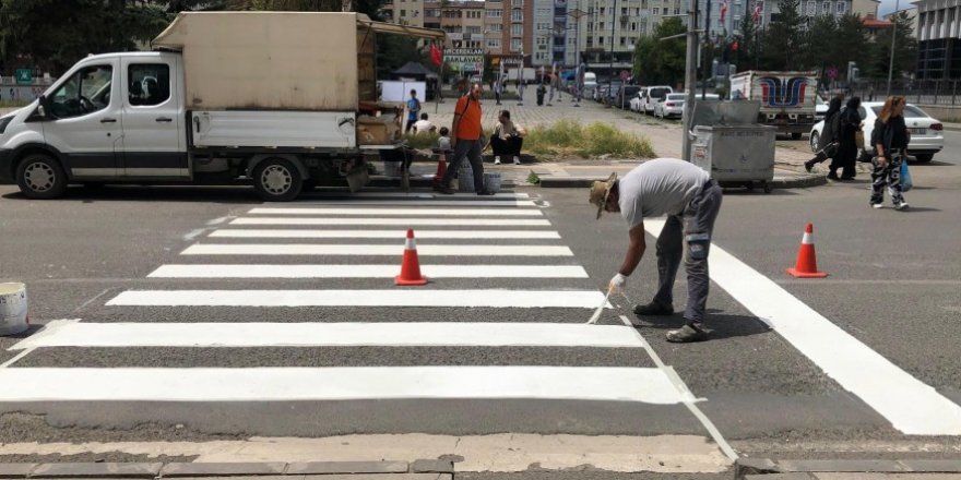 Kars'ta Karayolları Yaya Geçitlerini Yeniliyor