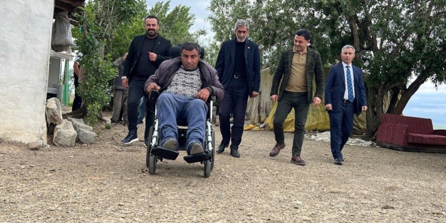 MHP’li Başkanlardan İhtiyaç Sahibi Aileye Akülü Araç Desteği