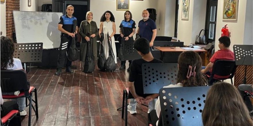 Gençlere bağlama kursu düzenlendi