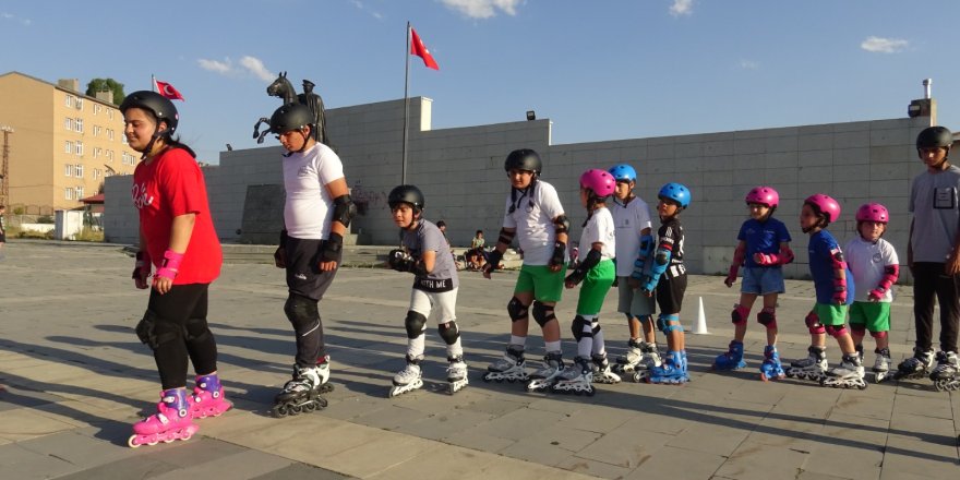 Kars'ta paten eğitimi alan sporcular yarışmalara hazırlanıyor
