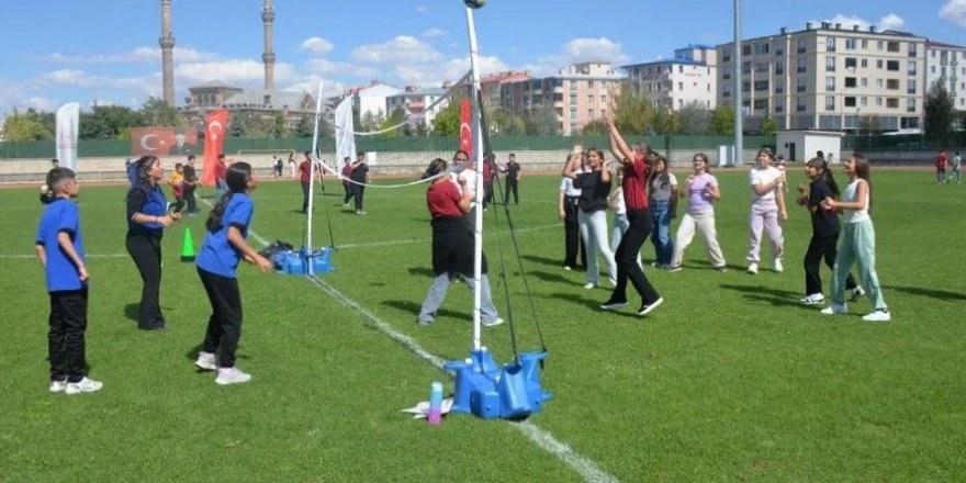 Kars’ta Çocuklar Geleneksel Oyunlarla Buluştu