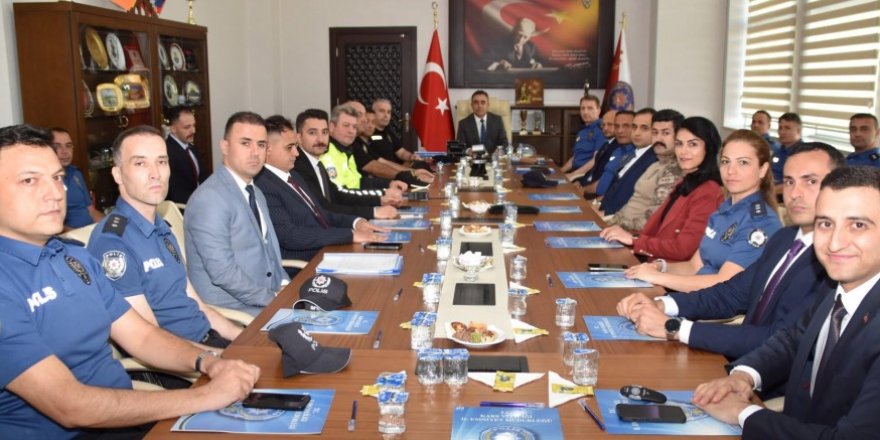Emniyet Müdürü Tombul, Değerlendirme Toplantısı Gerçekleştirdi