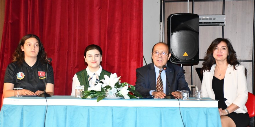 Kars’ta “Bağımlılık ve Toplumsal Farkındalık Paneli” düzenlendi