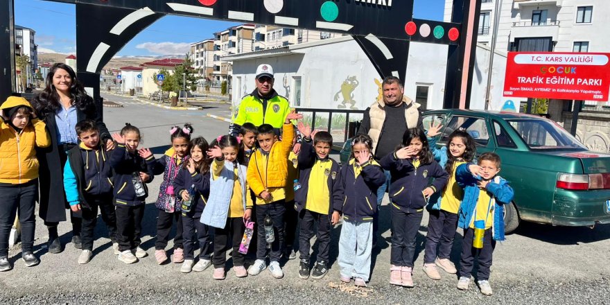 Kars’ta Öğrencilere Temel Trafik Eğitimi Verildi