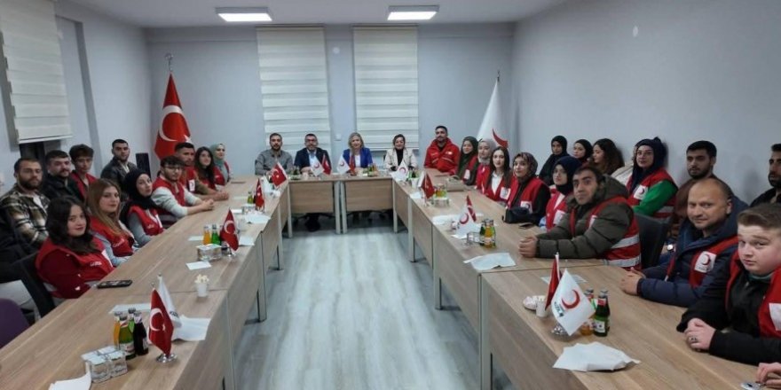 Milletvekili Adem Çalkın’dan Kızılay Kars Şubesine Ziyaret