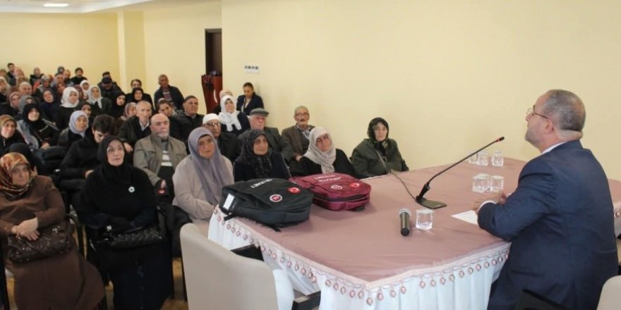 Kars'ta Umre Yolcularına Bilgilendirme Semineri Düzenlendi