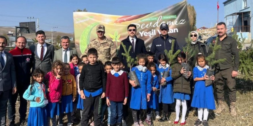 Kaymakam Kahraman, Milli Ağaçlandırma Günü’nde Fidan Dikti
